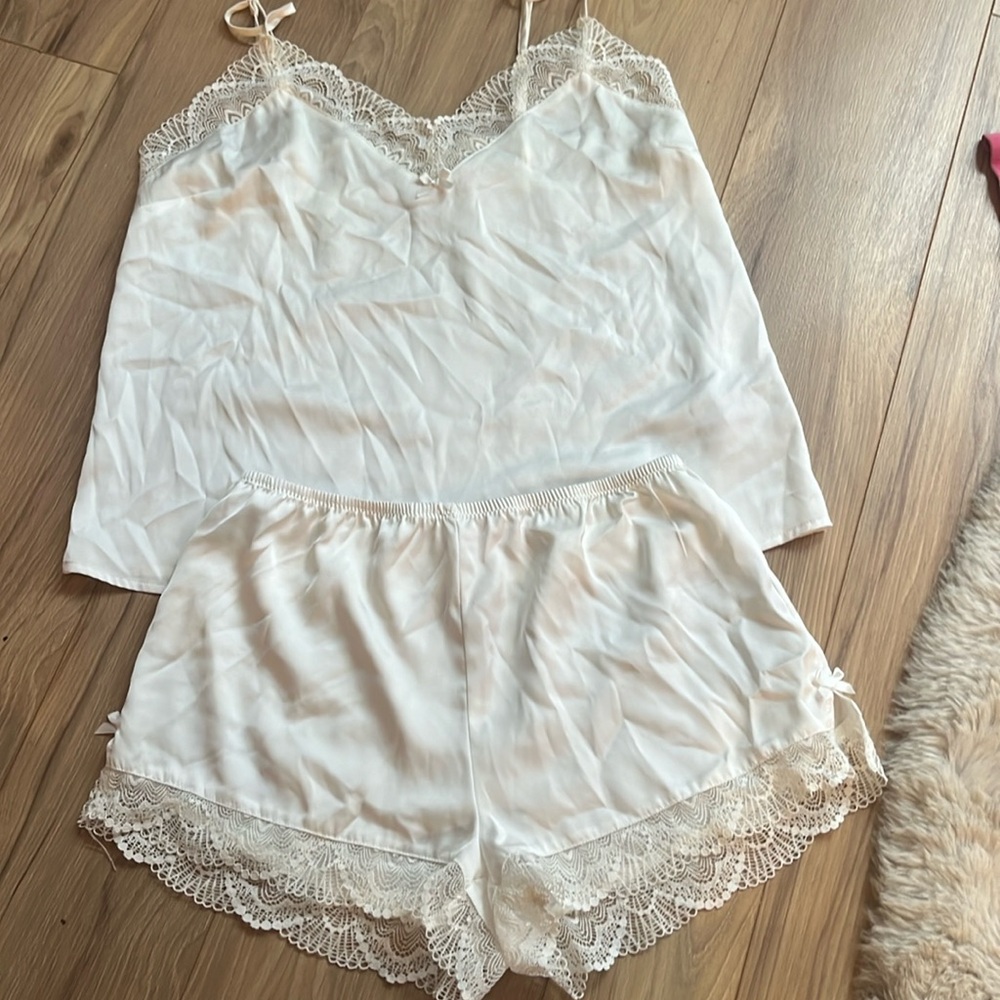 La vie en rose satin night set
